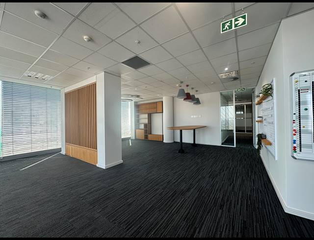 597M² OFFICE TO LET IN SANDTON CENTRAL